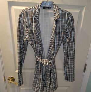 Chic, Flirty Plaid Women's Jacket  🧥🛍️